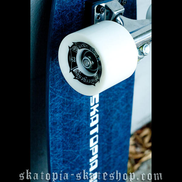 skatopia.net Blue NOS fiberglass skateboard complete